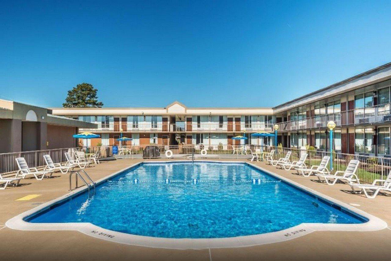 Days Inn By Wyndham South Hill Exteriör bild