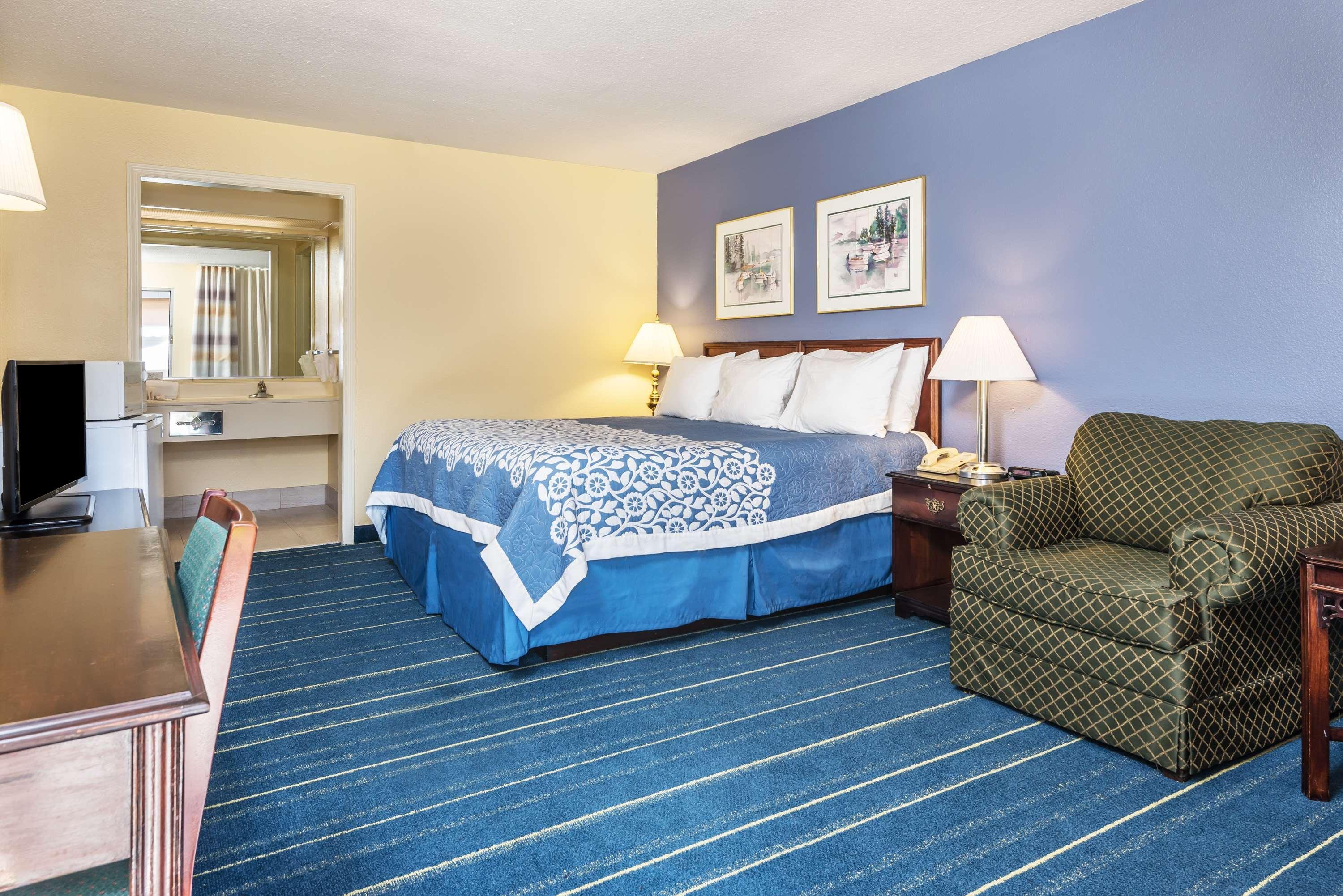 Days Inn By Wyndham South Hill Exteriör bild