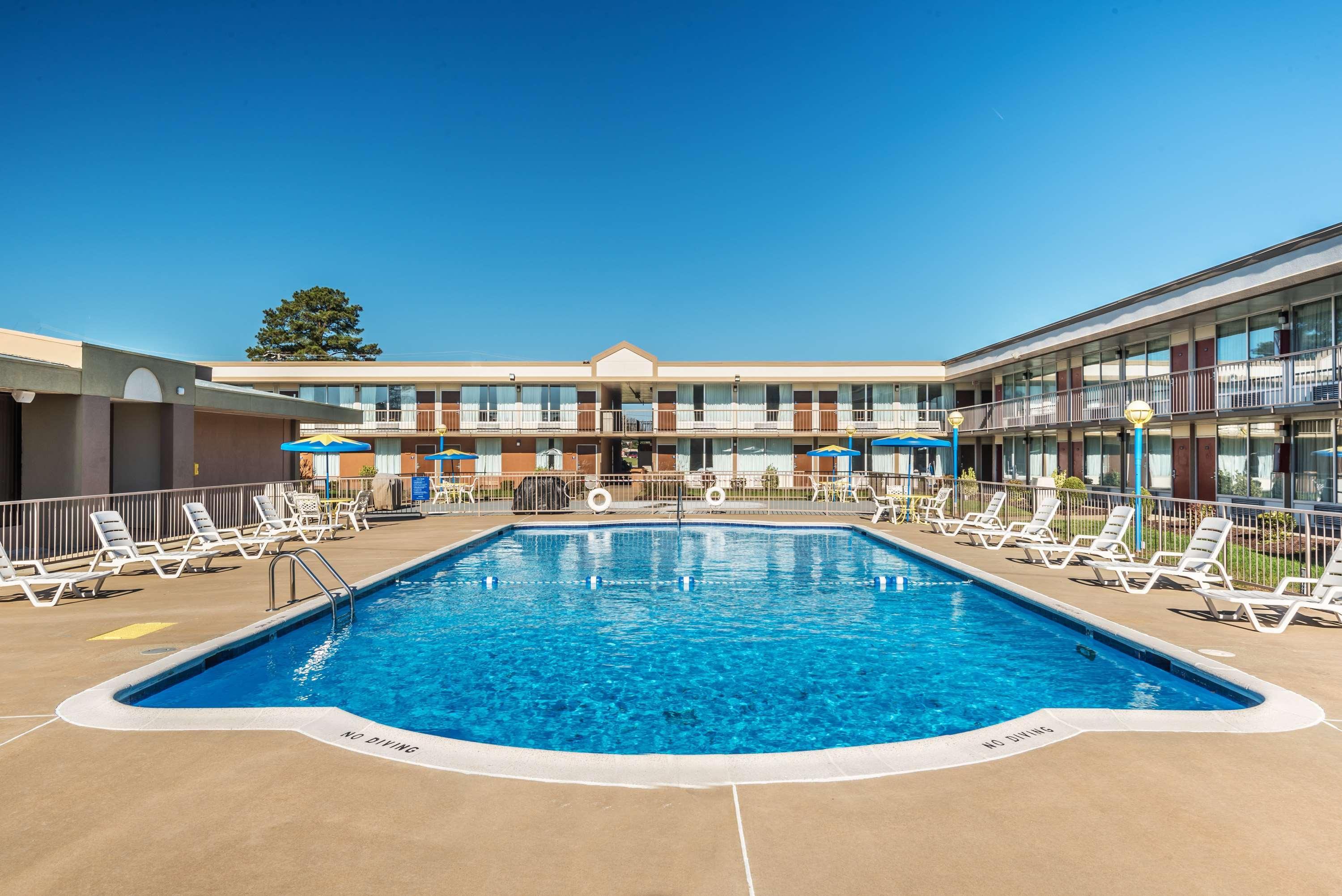 Days Inn By Wyndham South Hill Exteriör bild